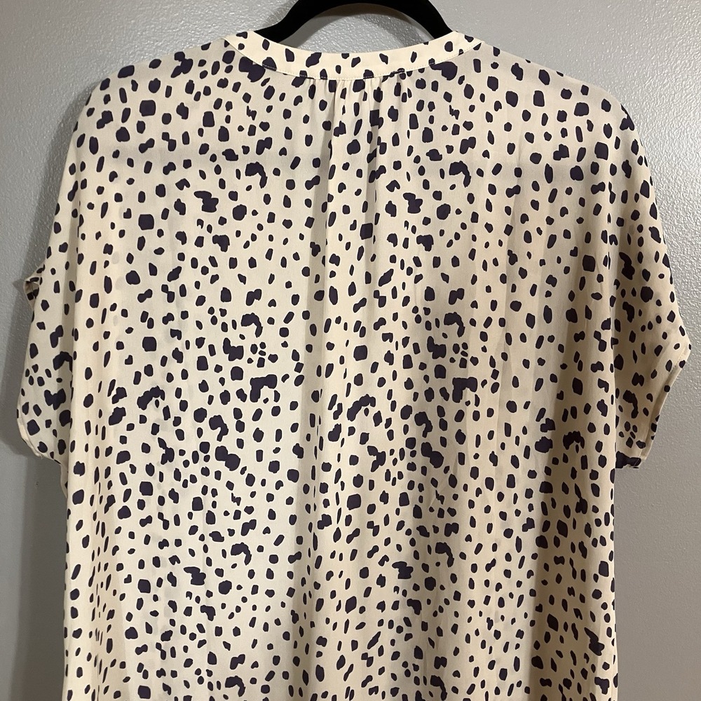 Cabi Meow Top #4343 Off White Blue Purple Print Blouse Size M Spotted - Picture 7 of 11